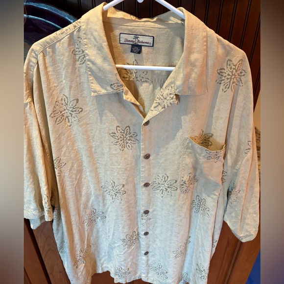 Tommy Bahama‎ Light Tan Floral Shirt - Picture 3 of 8